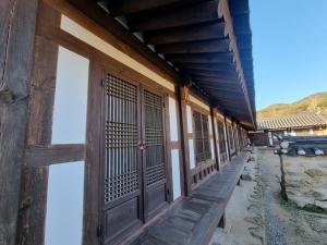 Cheongbaek Hanok Pension
