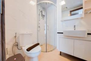 Comfort and Spacious 3BR at Sky House BSD Apartment By Travelio