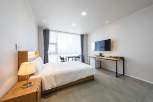 Gangneung Gyeongpodae Villa