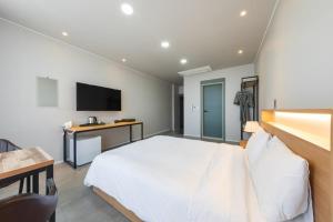 Gangneung Gyeongpodae Villa