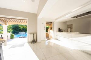 VILLA 330m2 heated pool and Jacuzzi