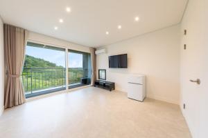 Sokcho White Lighthouse Pension