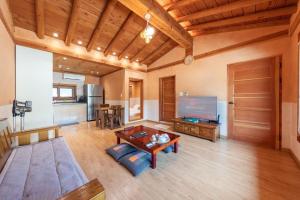 Hanok stay under the golden sky in Yangpyeong