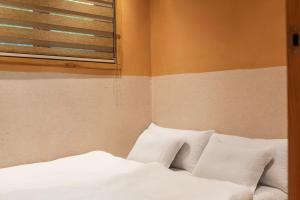 Hanok stay under the golden sky in Yangpyeong