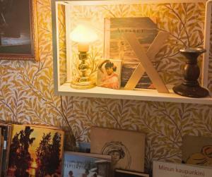 Yellow Beauty in best Location!