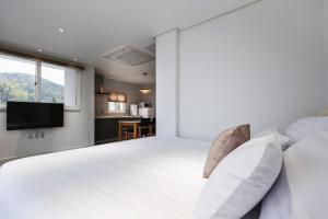 Geojedo Lucas Pension Indoor BBQ