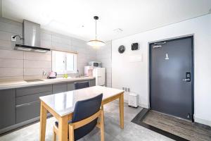 Geojedo Lucas Pension Indoor BBQ