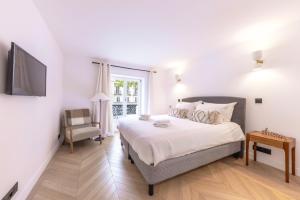 Brand New 3 bedrooms Facing MadeleineSt Honoré