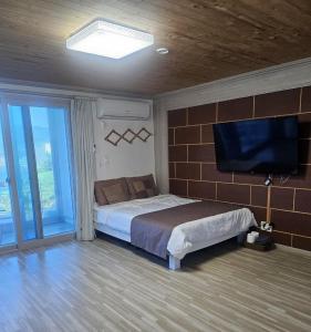 Yeongdeok Haeparang Road Pension