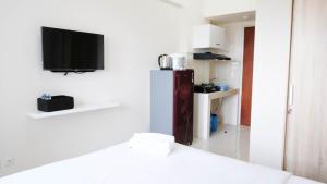 Best Choice and Cozy Stay Studio at Puncak Kertajaya Apartment By Travelio