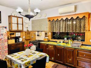 XL Massive Art-Filled Home in Central Area, WALK to Sliema, St Julians