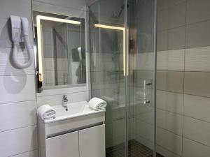 Hotels Val Hotel Montbeliard Sud : Appartement 1 Chambre