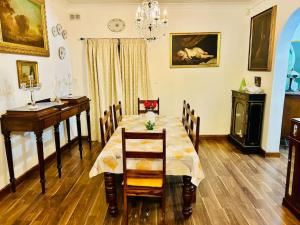 XL Massive Art-Filled Home in Central Area, WALK to Sliema, St Julians