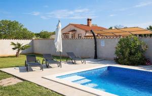 2 Bedroom Awesome Home In Valbandon