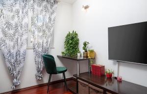 2 Bedroom Awesome Home In Valbandon