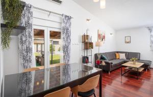 2 Bedroom Awesome Home In Valbandon