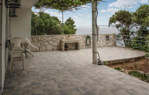 Three-Bedroom Holiday Home In Potomje