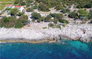 Three-Bedroom Holiday Home In Potomje