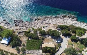 Three-Bedroom Holiday Home In Potomje