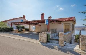 Stunning Apartment In Jadranovo With Wifi 