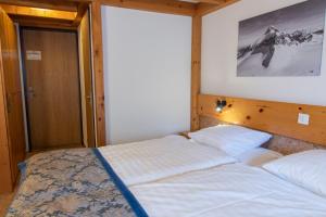 Standard Double Room room in Hôtel Les Sources