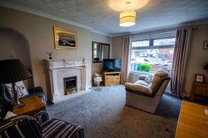 Spacious 4-Bedroom House in Glenboig