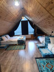 Cliffside cottage Kazbegi