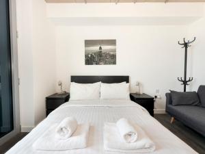 Chic Flat Next To Elizabeth Line - Stunning Views - Pass the Keys