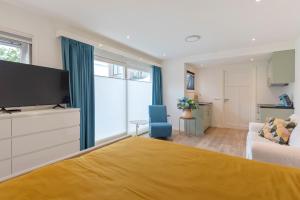 Blue Oasis Cottage - Free Parking