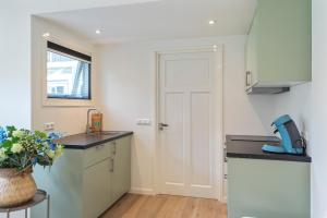 Blue Oasis Cottage - Free Parking