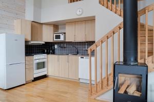 Pets OK | Ski-inout | Ski shed | Wood stove | TV