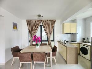 Happy House, Cerulean Bay, Full Furnished, Forestcity