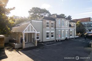 Swithuns House Abode by Grandeur Property