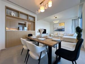 Luxurious 3BR - Pool - Canal View - Kids Play Area