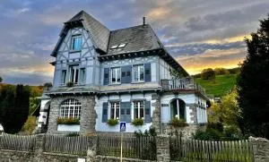 Chambres d'hôtes Les Ecrins (LES ÉCRINS - B&B with jacuzzi)