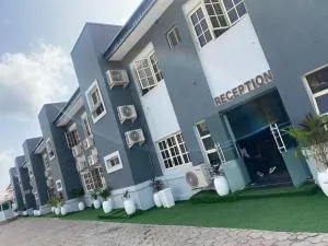 Presken Hotel @Villa - Ejigbo
