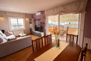 Catalunya Casas Cozy beach town villa for 8 - no car necessary!
