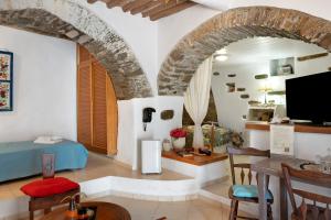 Maria in the castle Kea