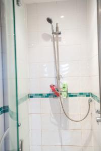 Stunning Cardiff Wharf View 4 Bed Free Parking