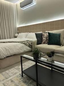 Green Stylish Studio -Self Entry