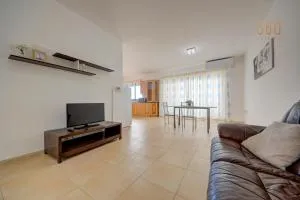 Cosy 2BR penthouse with private balcony by 360 Estates - Żebbuġ