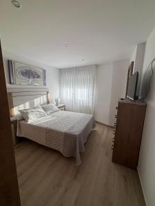 Piso en Ribeira a 20metros de la playa de Coroso by Cristian&Tamara "alquileres"