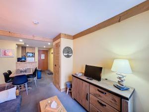 Les Menuires - 2 pièces 45 pers - 42m² - Balcons - Ski aux pieds - Rés. Aconit - FR-1-178-294