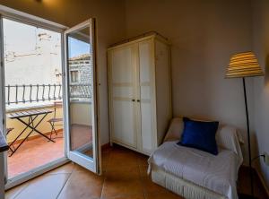 Sleek and Trendy Downtown Apartment