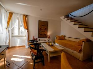 Sleek and Trendy Downtown Apartment