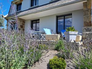 Appartements Kerastrobel : Appartement 2 Chambres avec Terrasse et Vue sur la Mer