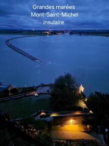 B&B / Chambres d'hotes La Bastide du Moulin - Mont St Michel : photos des chambres