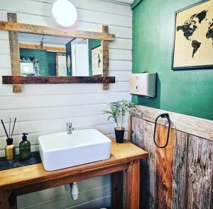 Tentes de luxe Yurt at Le Ranch Camping et Glamping : photos des chambres