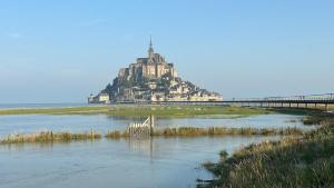 B&B / Chambres d'hotes La Bastide du Moulin - Mont St Michel : photos des chambres