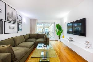 Crowne Views by Austin David Apartments